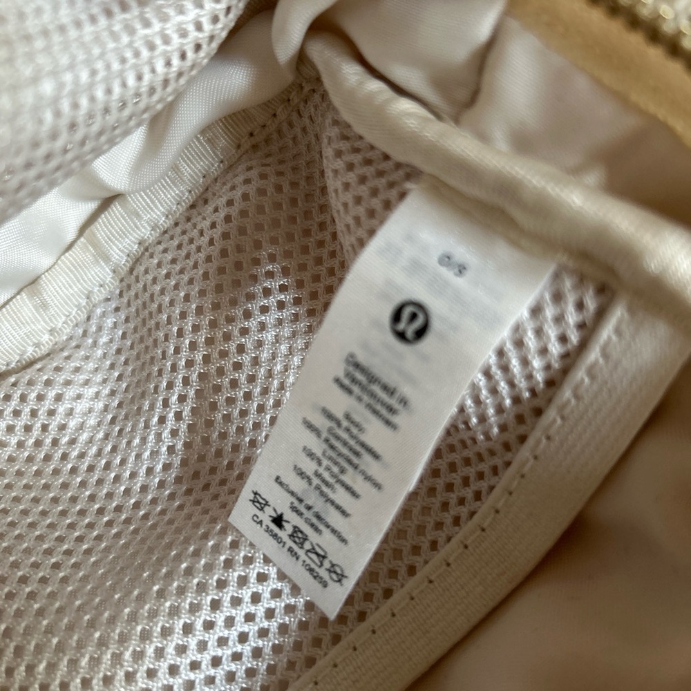 Lululemon Everywhere fleece Bag Belt Golden Ivory 8.5”x6” 2” Inches - Picture 5 of 9